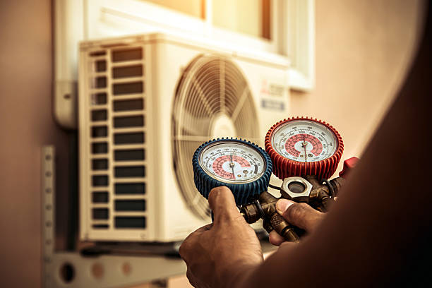 Professional Hvac technician working in Halethorpe, MD